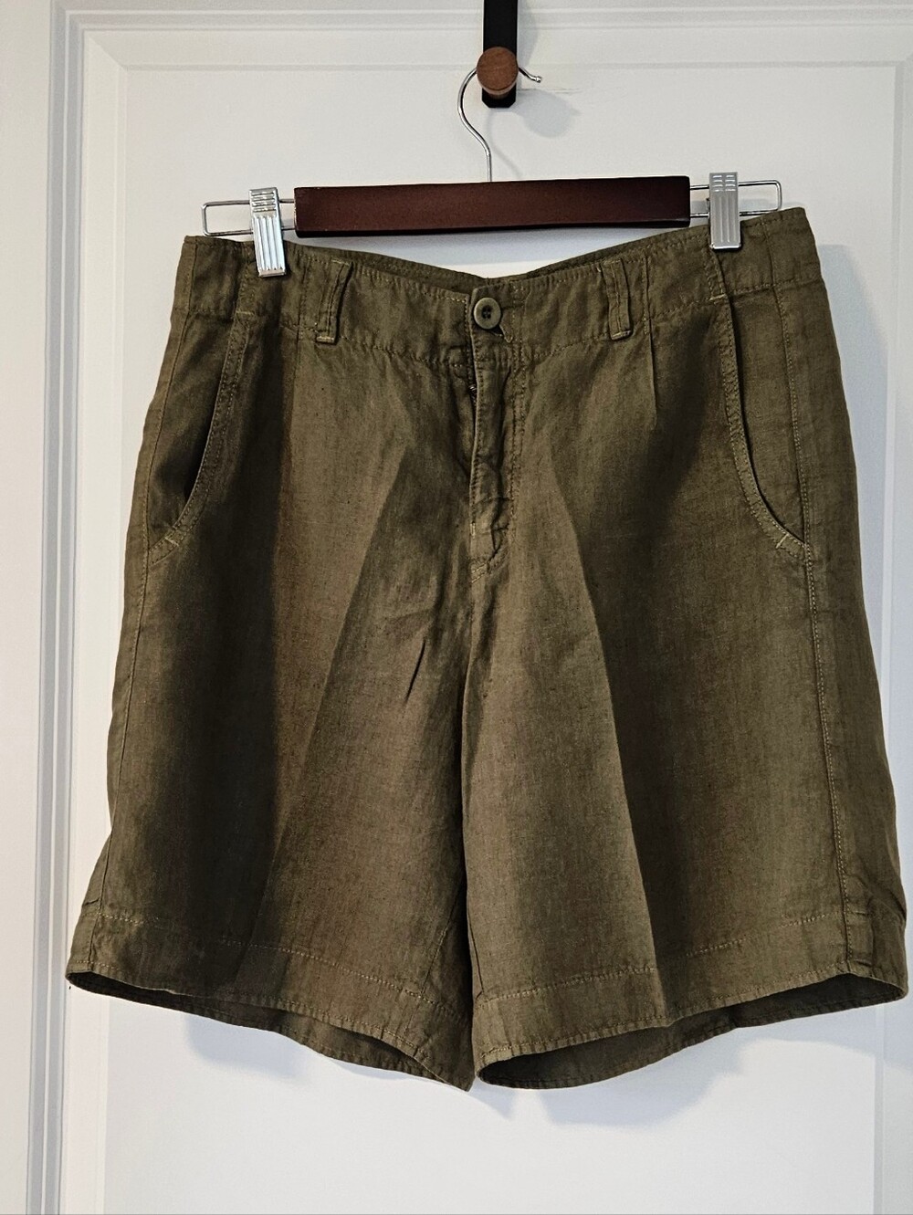 Womenโs Olive Linen Blend Casual Shorts